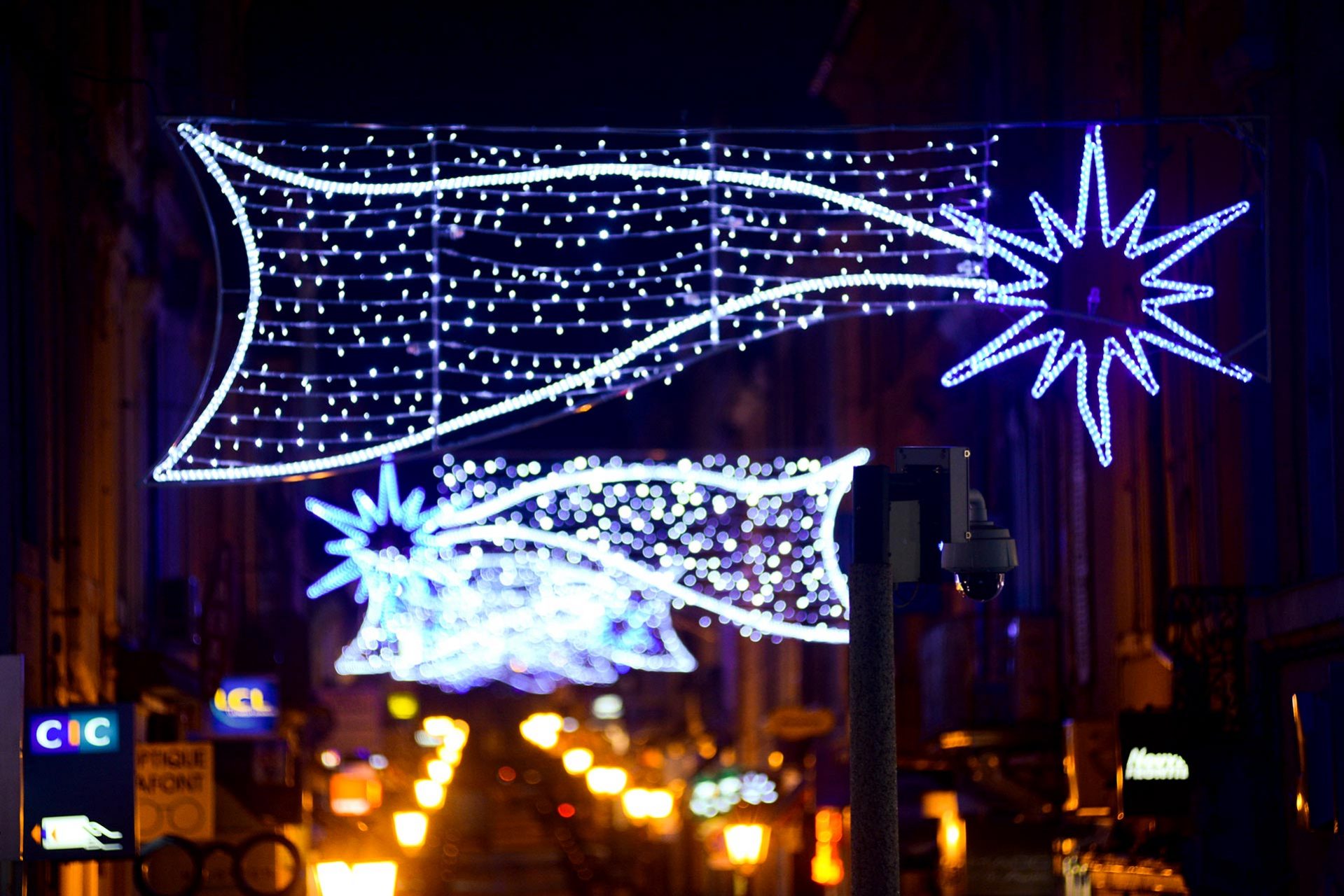 Illuminations de Noël à Alès : rue d'Avéjan