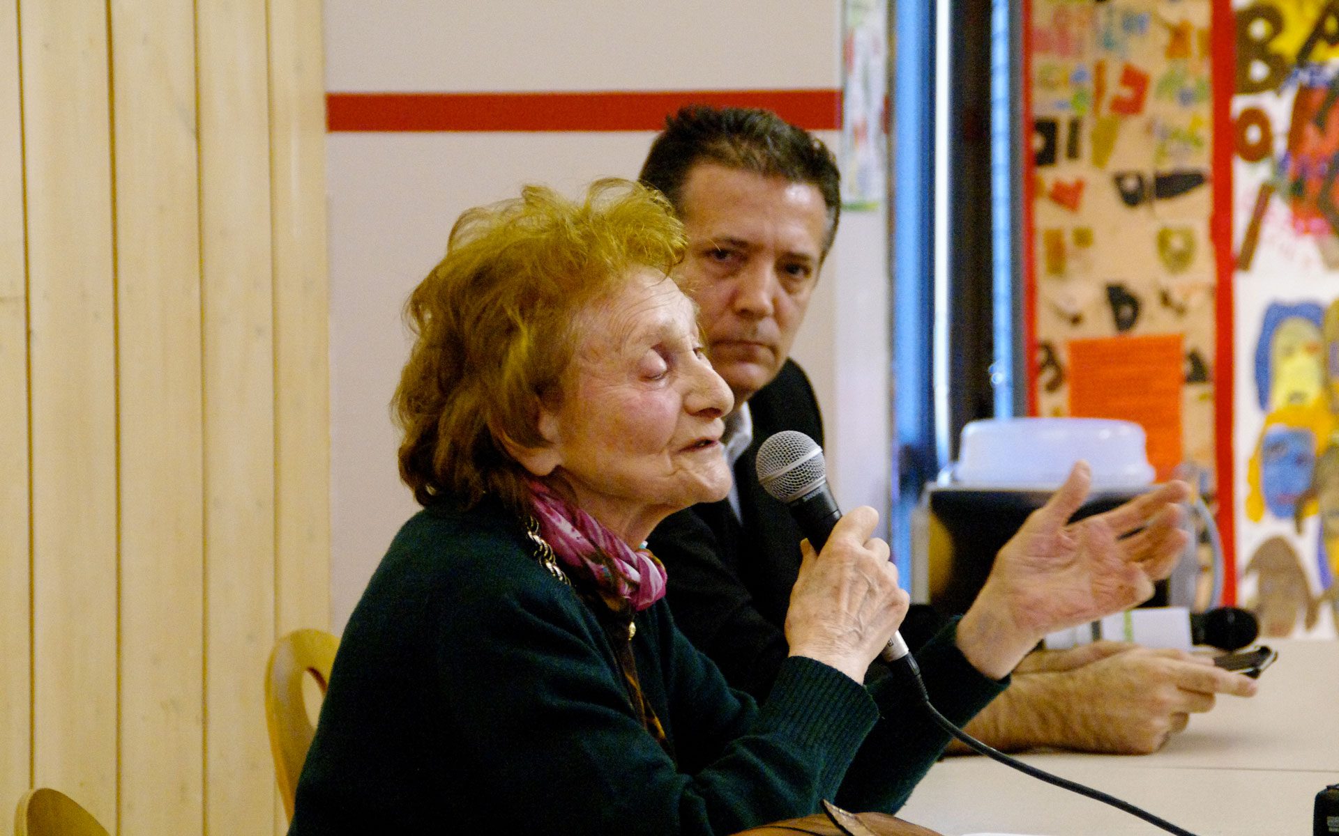 Aux côtés de Suzanne Spiler, Gilles Roumieux, professeur d’histoire, a animé le débat.
