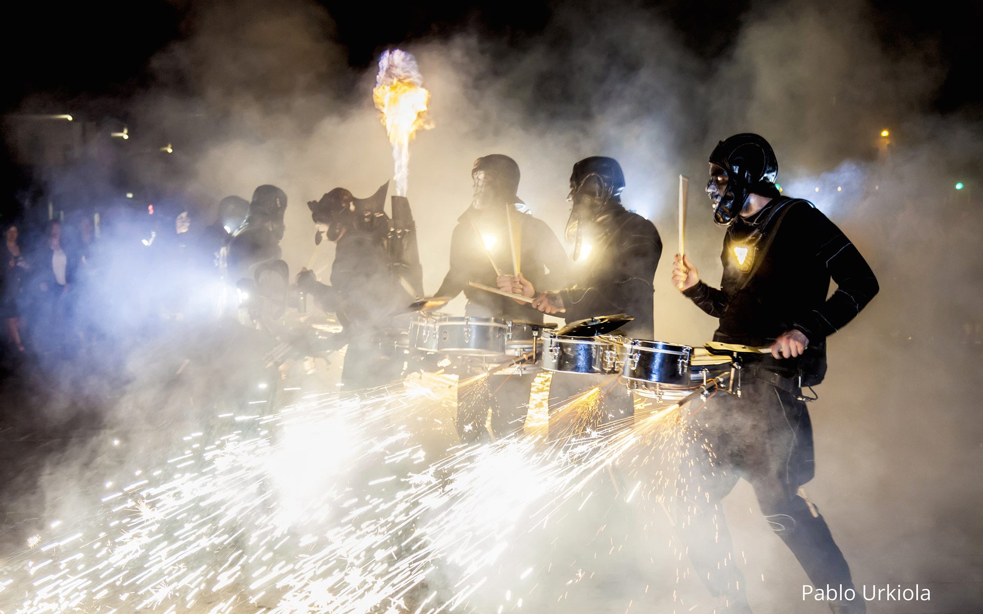 Su à Feu (Espagne), percussions, feu et pyrotechnie.
