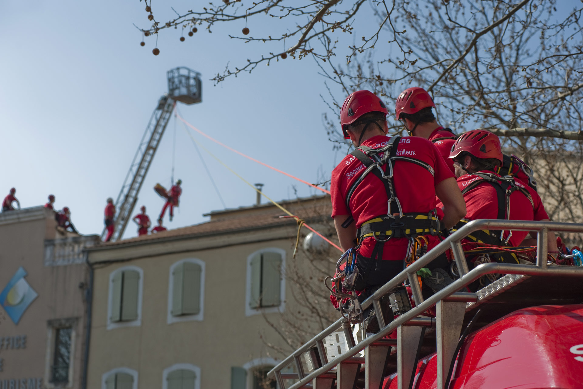 Parrains du Téléthon 2018, les sapeurs-pompiers d’Alès établiront une tyrolienne en haut du Fort Vauban. Frissons garantis.