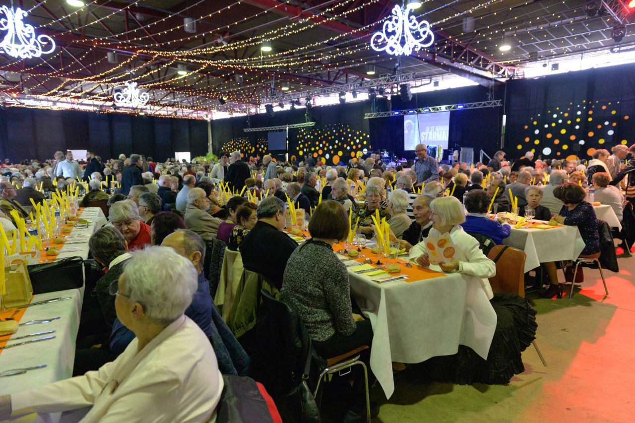 2 300 seniors alésiens se sont réunis au parc des expositions de Méjannes-lès-Alès autour d’un menu de fête.