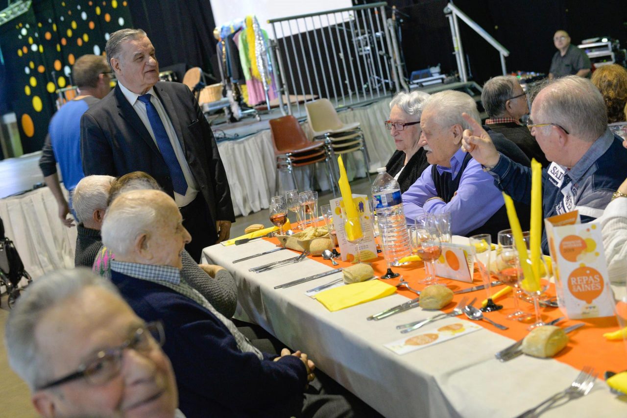 Max Roustan, maire d’Alès, est passé, comme chaque année, de table en table.