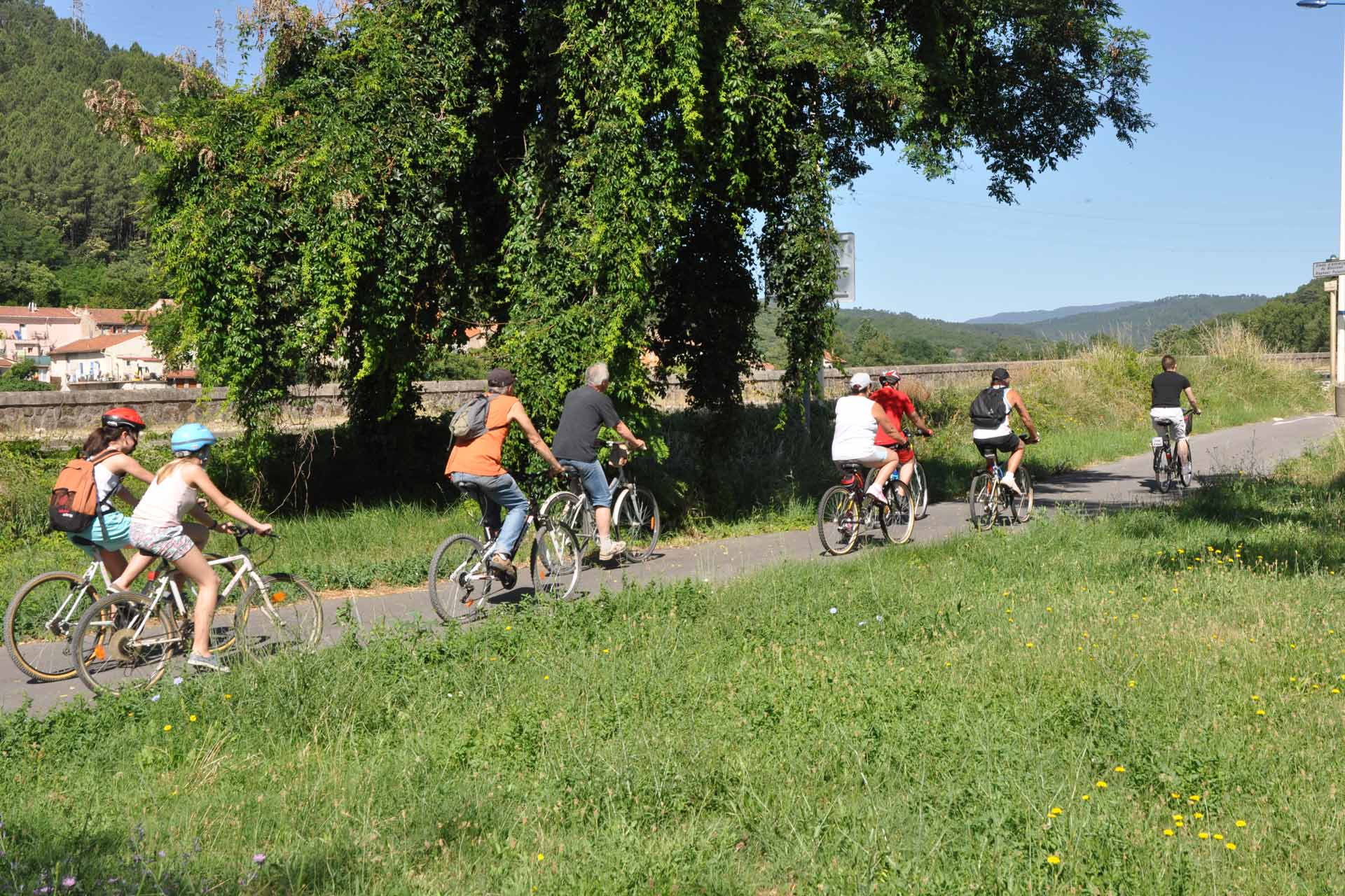 Randonnez en vélo à travers les paysages, mais aussi ’histoire des Cévennes, grâce au club de Cyclo Rando Alès Cévennes.