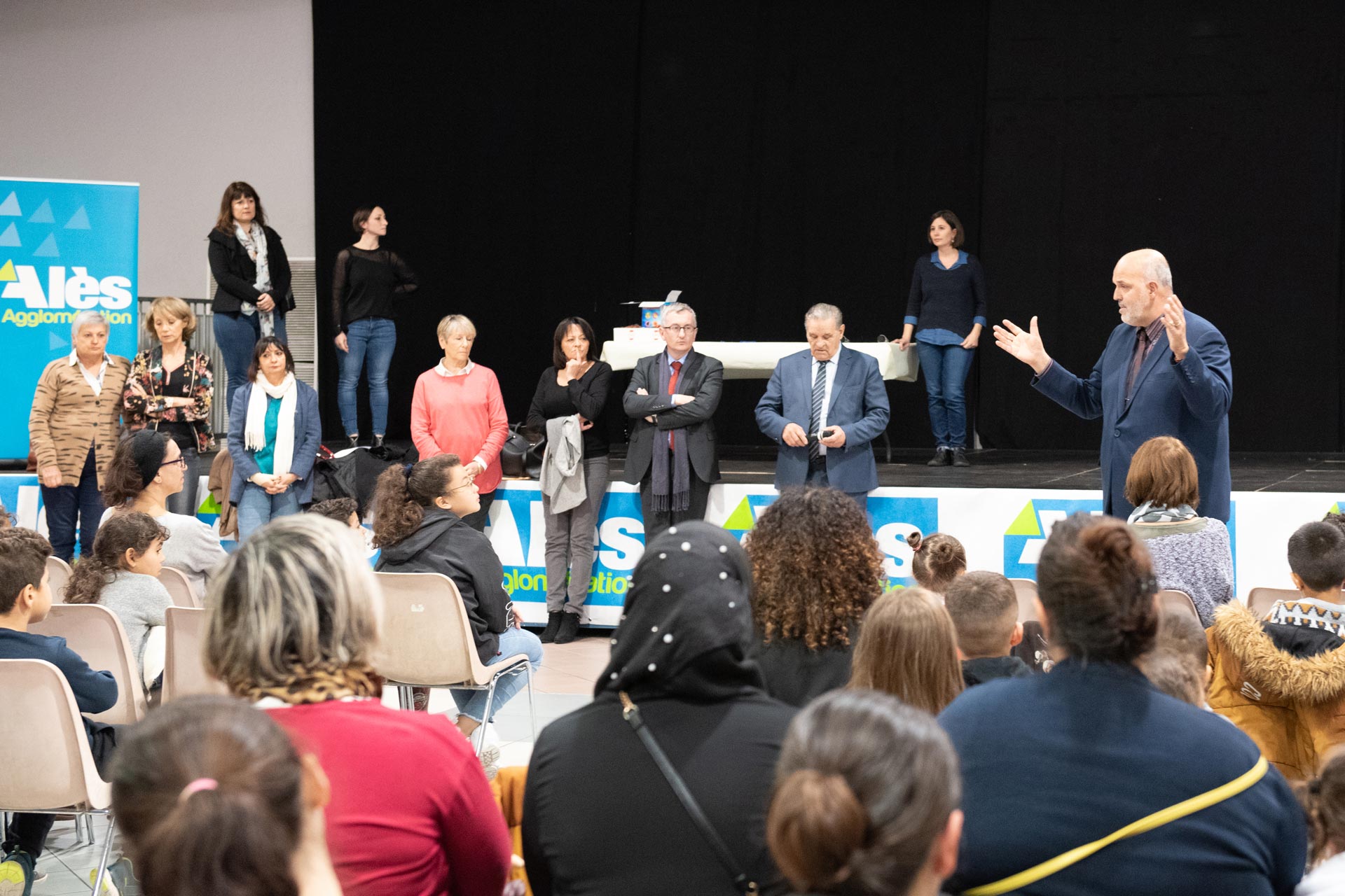 La cérémonie de lancement des ateliers d’accompagnement à la lecture et au langage s’est déroulée le 14 novembre à l’Espace Cazot, en présence des enfants et de leurs parents.