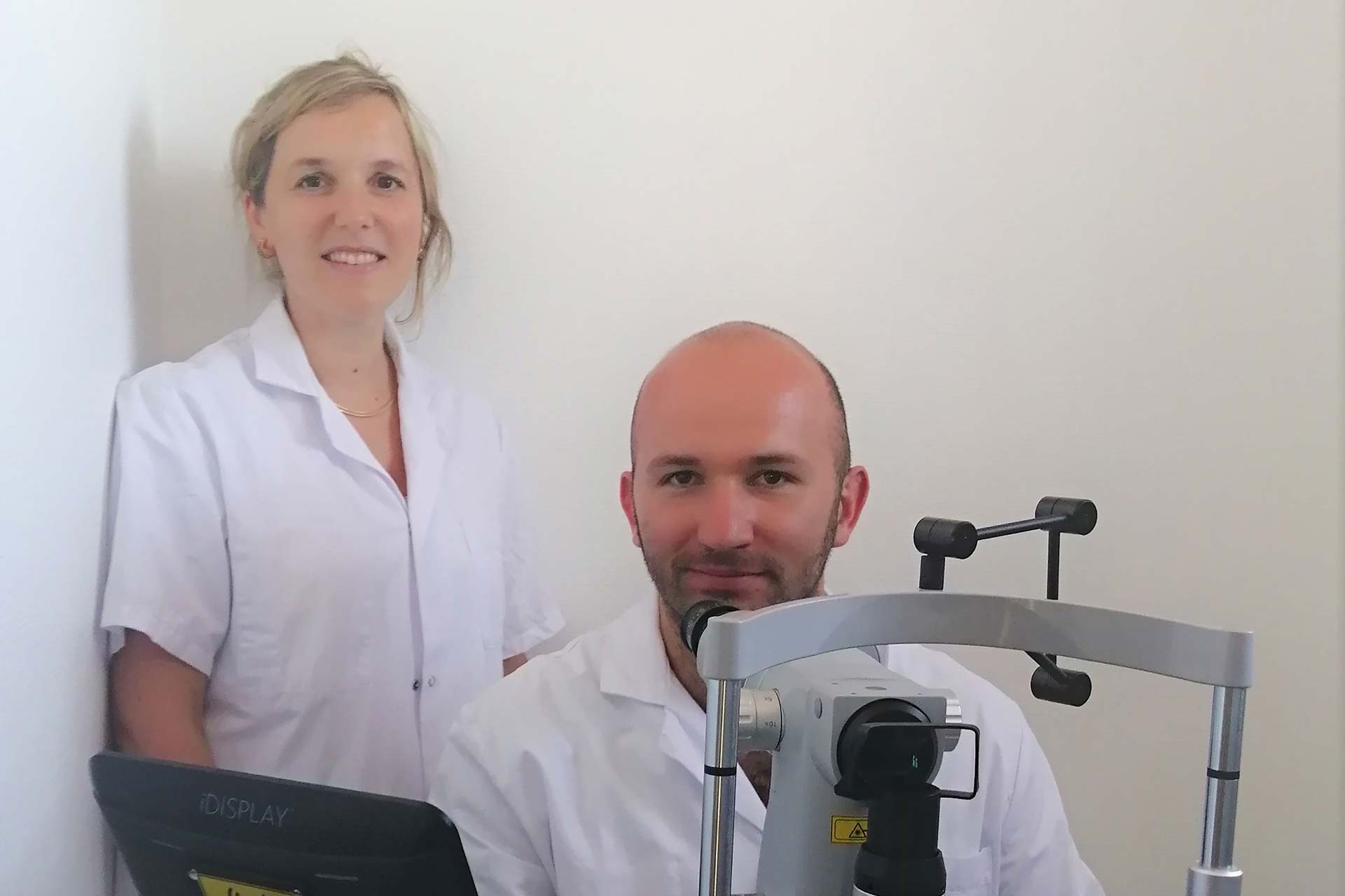 Les docteurs Sonia Bensaber et Thomas Bresson sont les nouveaux ophtalmologues de la clinique Bonnefon, à Alès.